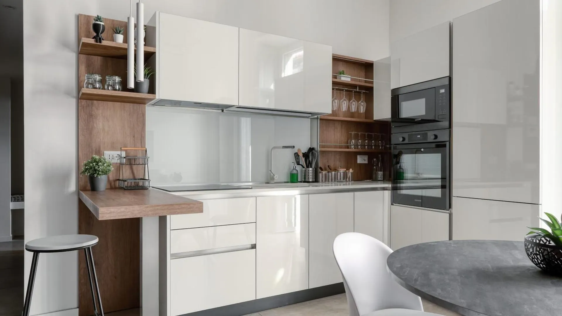 Ideal Rent - Farini 74 Milano 0*,  Italia